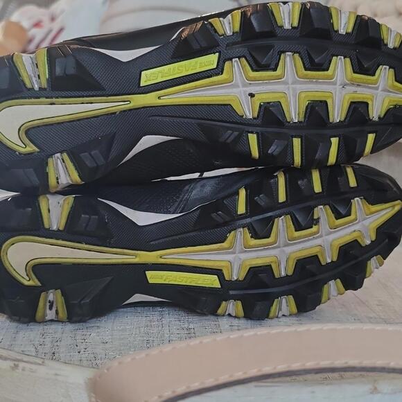 Nike Black and White Alpha Shark Men's Athleticl Shoes - Picture 5 of 7